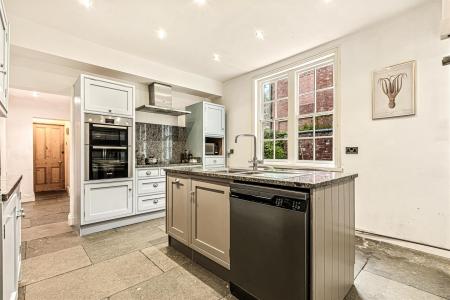 3 bedroom Flat for sale in Stoneygate Road, Leicester