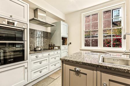 3 bedroom Flat for sale in Stoneygate Road, Leicester