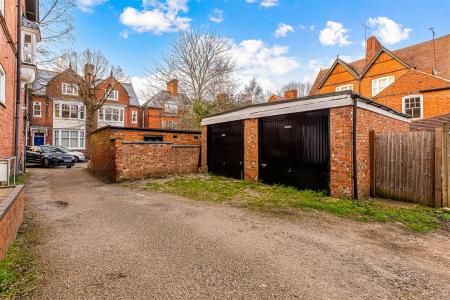 3 bedroom Flat for sale in Stoneygate Road, Leicester