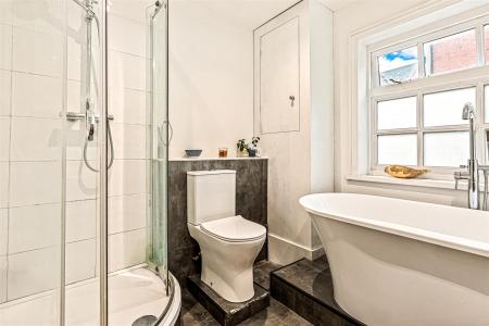 3 bedroom Flat for sale in Stoneygate Road, Leicester