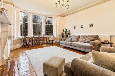 3 bedroom Flat for sale in Stoneygate Road, Leicester