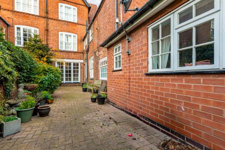 3 bedroom Flat for sale in Stoneygate Road, Leicester