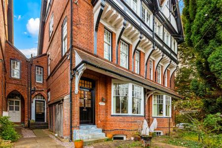 3 bedroom Flat for sale in Stoneygate Road, Leicester