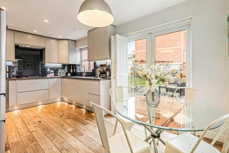 4 bedroom Detached house for sale in Woodlands Court, Oadby, Leicester