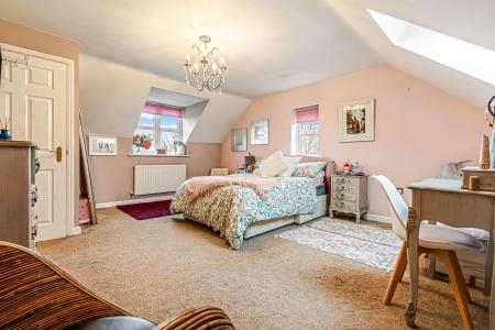 4 bedroom Detached house for sale in Woodlands Court, Oadby, Leicester