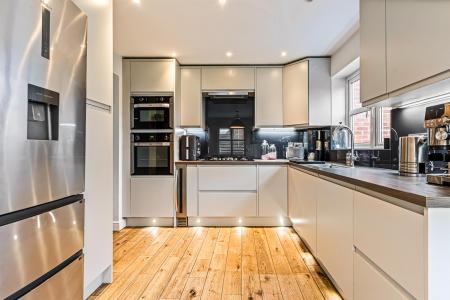 4 bedroom Detached house for sale in Woodlands Court, Oadby, Leicester