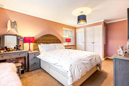 4 bedroom Detached house for sale in Woodlands Court, Oadby, Leicester