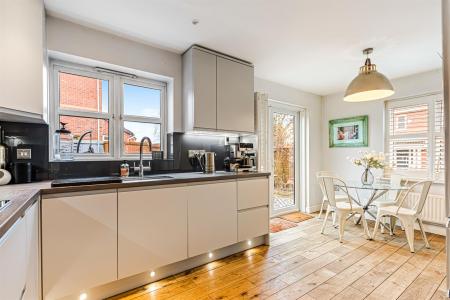 4 bedroom Detached house for sale in Woodlands Court, Oadby, Leicester