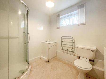 2 bedroom Flat for sale in Knighton Road, Leicester
