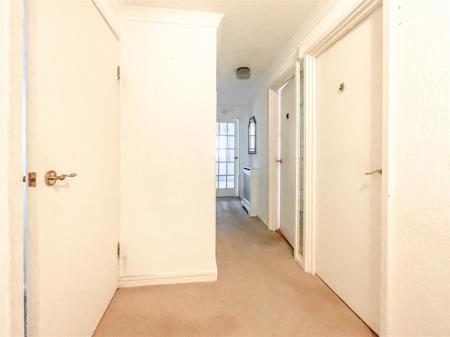 2 bedroom Flat for sale in Knighton Road, Leicester