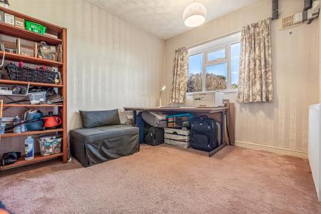 2 bedroom Semi-detached bungalow for sale in Foxhunter Drive, Oadby, Leicester