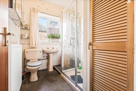 2 bedroom Semi-detached bungalow for sale in Foxhunter Drive, Oadby, Leicester