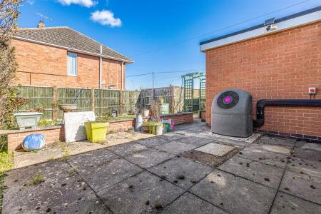 2 bedroom Semi-detached bungalow for sale in Foxhunter Drive, Oadby, Leicester