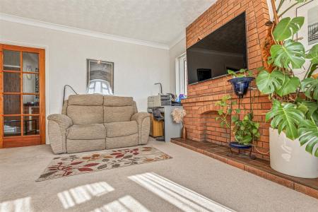 2 bedroom Semi-detached bungalow for sale in Foxhunter Drive, Oadby, Leicester