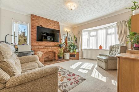 2 bedroom Semi-detached bungalow for sale in Foxhunter Drive, Oadby, Leicester
