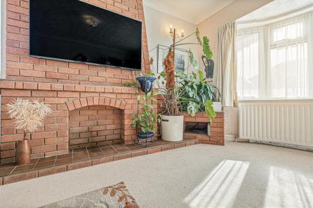 2 bedroom Semi-detached bungalow for sale in Foxhunter Drive, Oadby, Leicester