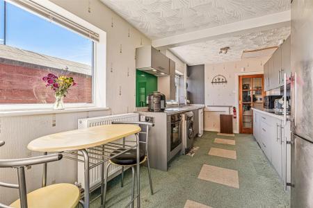 2 bedroom Semi-detached bungalow for sale in Foxhunter Drive, Oadby, Leicester