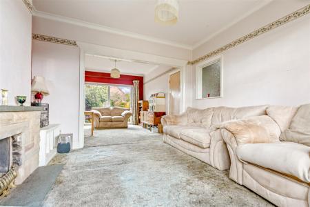 4 bedroom Semi-detached house for sale in Kenwood Road, Leicester