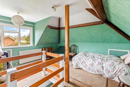 4 bedroom Semi-detached house for sale in Kenwood Road, Leicester