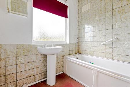 4 bedroom Semi-detached house for sale in Kenwood Road, Leicester