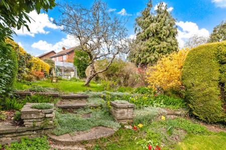 4 bedroom Semi-detached house for sale in Kenwood Road, Leicester