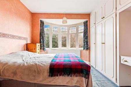 4 bedroom Semi-detached house for sale in Kenwood Road, Leicester