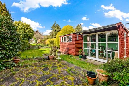 4 bedroom Semi-detached house for sale in Kenwood Road, Leicester