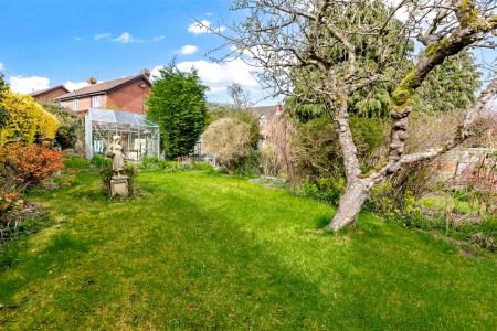 4 bedroom Semi-detached house for sale in Kenwood Road, Leicester