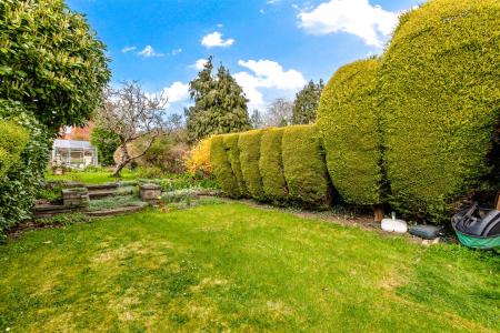 4 bedroom Semi-detached house for sale in Kenwood Road, Leicester