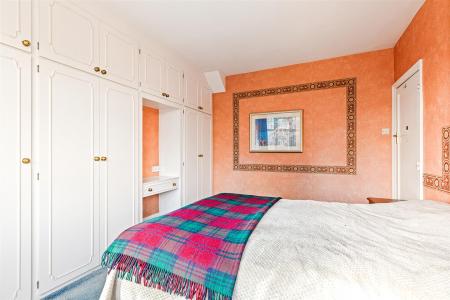 4 bedroom Semi-detached house for sale in Kenwood Road, Leicester