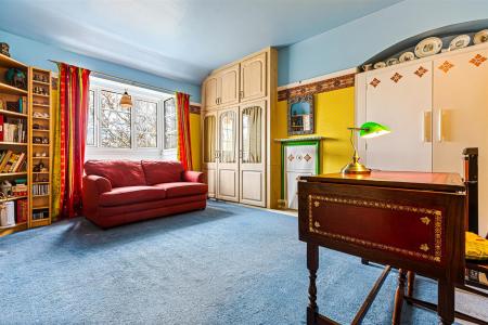 4 bedroom Semi-detached house for sale in Guilford Road, Leicester