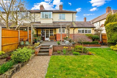 4 bedroom Semi-detached house for sale in Guilford Road, Leicester