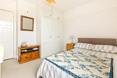 4 bedroom Semi-detached house for sale in Guilford Road, Leicester