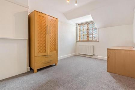 4 bedroom Semi-detached house for sale in Guilford Road, Leicester