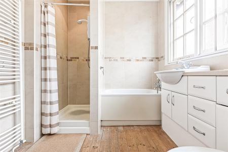 4 bedroom Semi-detached house for sale in Guilford Road, Leicester