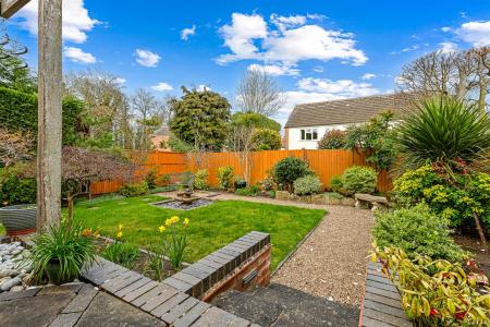 4 bedroom Semi-detached house for sale in Guilford Road, Leicester