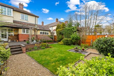 4 bedroom Semi-detached house for sale in Guilford Road, Leicester