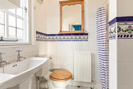 4 bedroom Semi-detached house for sale in Guilford Road, Leicester