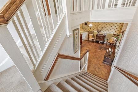 4 bedroom Semi-detached house for sale in Guilford Road, Leicester