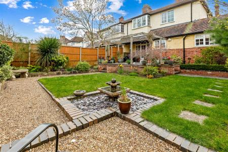 4 bedroom Semi-detached house for sale in Guilford Road, Leicester