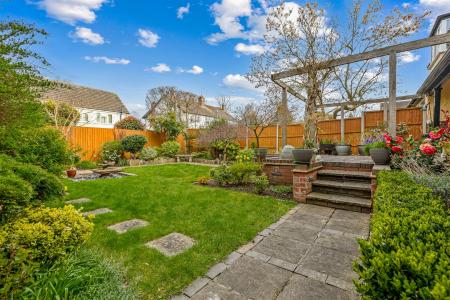 4 bedroom Semi-detached house for sale in Guilford Road, Leicester