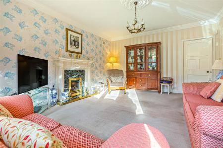 4 bedroom Semi-detached house for sale in Guilford Road, Leicester