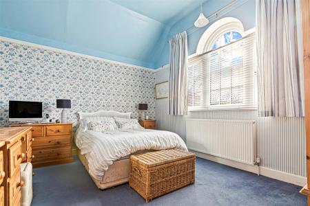 4 bedroom Semi-detached house for sale in Guilford Road, Leicester