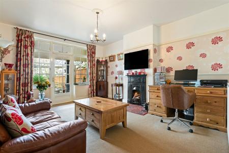 4 bedroom Semi-detached house for sale in Guilford Road, Leicester