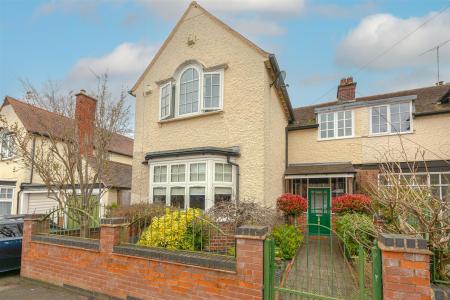 4 bedroom Semi-detached house for sale in Guilford Road, Leicester