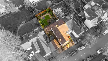 4 bedroom Semi-detached house for sale in Guilford Road, Leicester