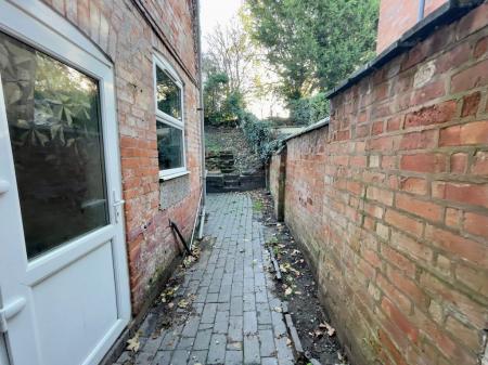 3 bedroom Property to let in Dulverton Road, Leicester