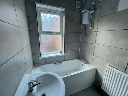 3 bedroom Property to let in Dulverton Road, Leicester