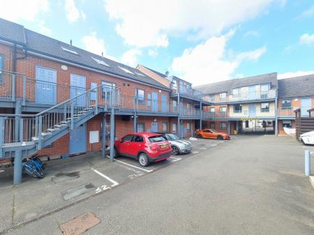 2 bedroom Property to let in Fleetwood Court, Leicester
