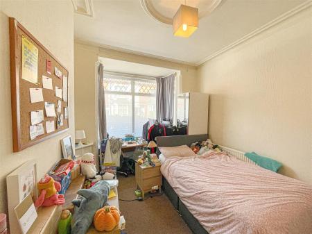 3 bedroom Terraced House for sale in Clarendon Park Road, Leicester